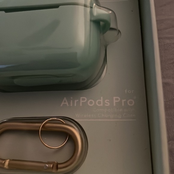 Silicon AirPods Pro Case - Picture 3 of 4